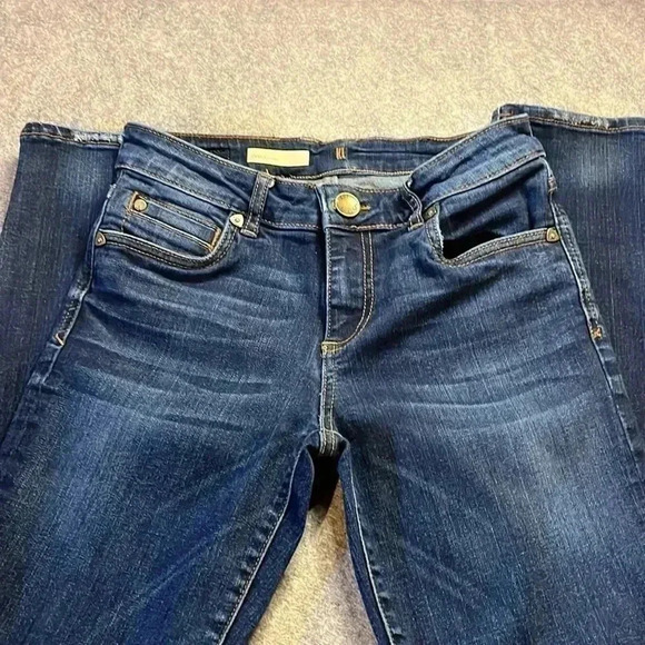 Kut from the Kloth Diana Skinny, Size 2. - Picture 2 of 13